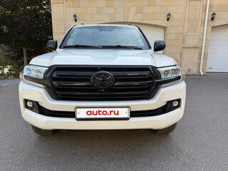 2017 Toyota Land Cruiser 200 Series Рестайлинг 2, белый, 19000000 рублей, вид 2