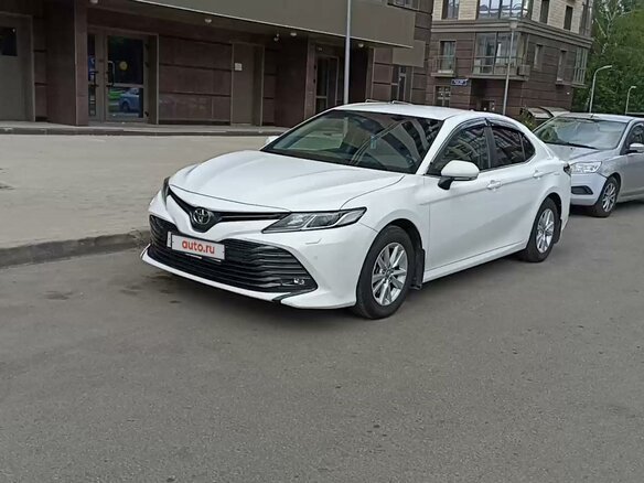 2019 Toyota Camry VIII (XV70), белый, 3100000 рублей - вид 2