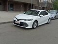 2019 Toyota Camry VIII (XV70), белый, 3100000 рублей - вид 2