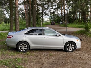 2009 Toyota Camry VI (XV40) Рестайлинг, серебристый, 1299000 рублей, вид 3