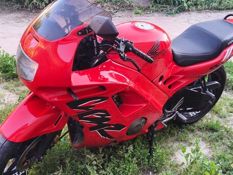 1991 Honda CBR 600F, красный, 300000 рублей, вид 1