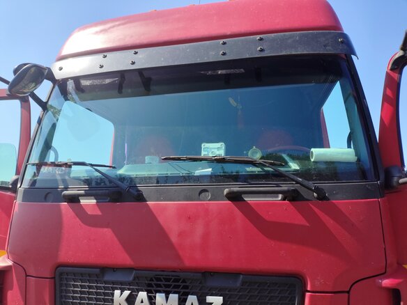 2016 КамАЗ 5490, красный, 2600000 рублей - вид 14