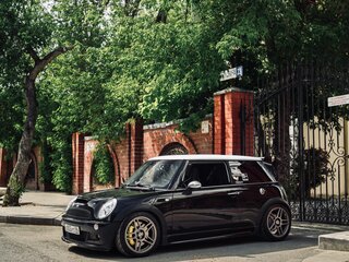 2005 Mini Hatch Cooper S I (R50), чёрный, 2150000 рублей, вид 2