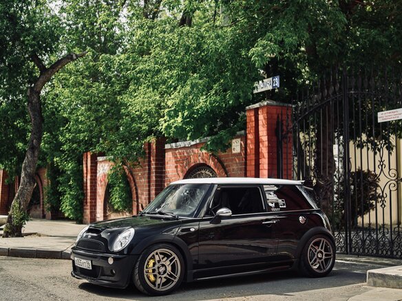 2005 Mini Hatch Cooper S I (R50), чёрный, 2150000 рублей - вид 1