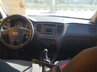 2010 Kia Rio II Рестайлинг, бежевый, 650000 рублей, вид 4