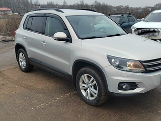 2015 Volkswagen Tiguan I Рестайлинг, серебристый, 1800000 рублей, вид 2
