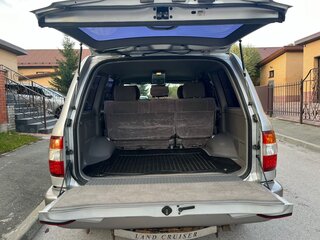 2007 Toyota Land Cruiser 100 Series Рестайлинг 2, серебристый, 2850000 рублей, вид 4