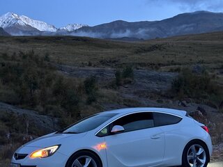 2012 Opel Astra GTC J Рестайлинг, белый, 850000 рублей, вид 4