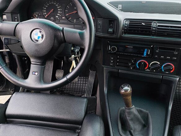 1992 BMW 5 серии 525i III (E34), чёрный, 1700000 рублей - вид 9