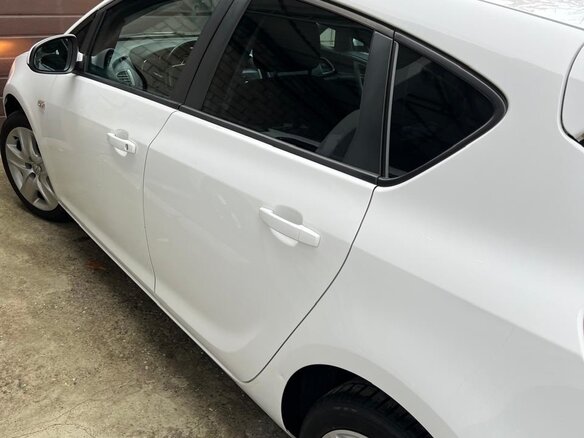 2011 Opel Astra J, белый, 700000 рублей - вид 16