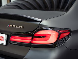 2023 BMW 5 серии M550i xDrive VII (G30/G31/G38) Рестайлинг, белый, 10500000 рублей, вид 2