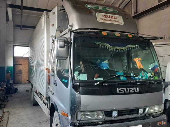 1999 Isuzu Forward (F-Series), серый, 2500000 рублей