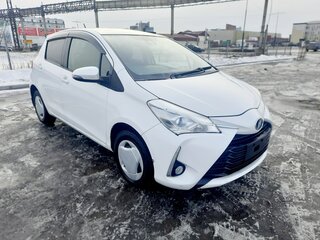 2018 Toyota Vitz III (XP130) Рестайлинг 2, белый, 955000 рублей, вид 4