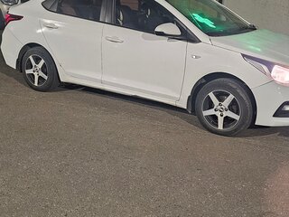 2018 Hyundai Solaris II, белый, 660000 рублей, вид 3
