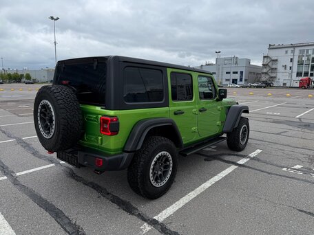 2025 Jeep Wrangler IV (JL) Рестайлинг, зелёный, 7600000 рублей, вид 3