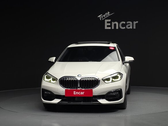 2020 BMW 1 серии 118d III (F40), белый, 2105000 рублей - вид 2