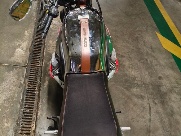 2012 Moto Guzzi V 7, серебристый, 400000 рублей - вид 4