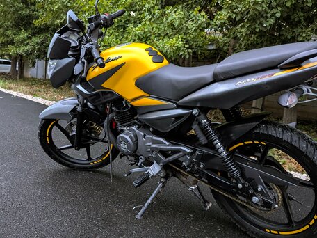 2021 Bajaj Pulsar NS 125, жёлтый, 130000 рублей, вид 2