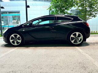 2014 Opel Astra GTC J Рестайлинг, чёрный, 1140000 рублей, вид 2