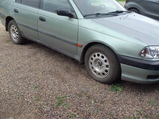 2001 Toyota Avensis I Рестайлинг, зелёный, 450000 рублей, вид 3