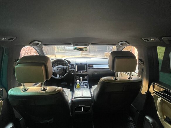 2010 Volkswagen Touareg II, чёрный, 1485000 рублей - вид 9