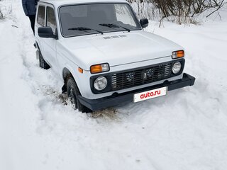 1999 Lada (ВАЗ) 2121 (4x4) I Рестайлинг, белый, 180000 рублей, вид 1