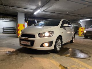 2014 Chevrolet Aveo II, белый, 900000 рублей, вид 1