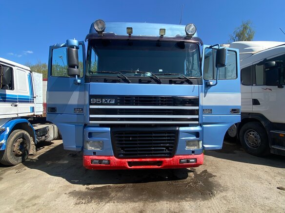 2000 DAF 95XF, голубой, 850000 рублей - вид 14