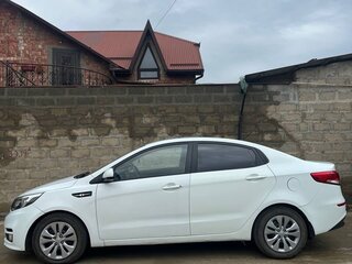 2015 Kia Rio III Рестайлинг, белый, 840000 рублей, вид 3