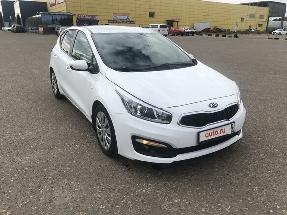 2016 Kia Ceed II Рестайлинг, белый, 1500000 рублей - вид 11