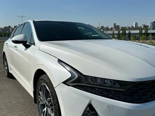 2021 Kia K5 III, белый, 2575000 рублей, вид 4