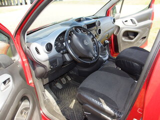 2011 Citroen Berlingo II, красный, 750000 рублей, вид 3