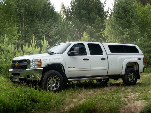 2013 Chevrolet Silverado II (GMT900), белый, 3000000 рублей - вид 1