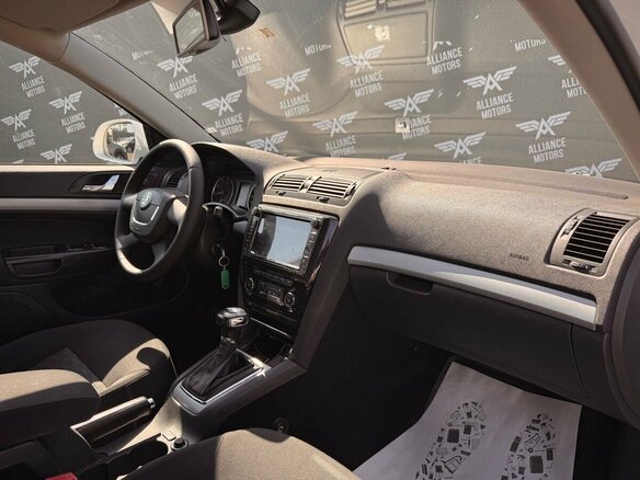 2012 Skoda Octavia II (A5) Рестайлинг, белый - вид 21