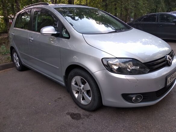 2012 Volkswagen Golf Plus II, серебристый, 1350000 рублей