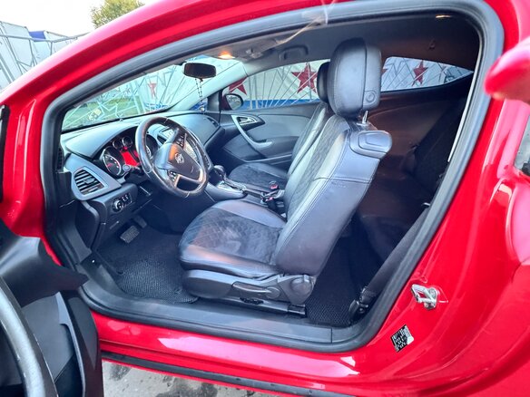 2012 Opel Astra GTC J Рестайлинг, красный, 920000 рублей - вид 7