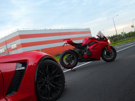 2019 Ducati Panigale V4, красный, 1340000 рублей, вид 2