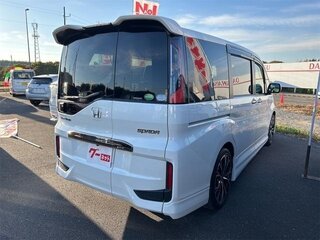 2017 Honda Stepwgn Spada V, белый, 1410000 рублей, вид 4