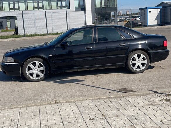 1999 Audi S8 I (D2), чёрный, 700000 рублей - вид 1