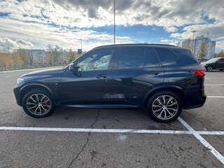 2021 BMW X5 30d IV (G05/G18), чёрный, 8590000 рублей, вид 3
