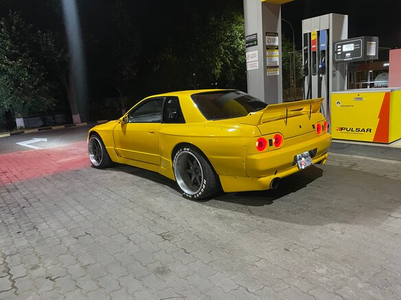 1993 Nissan Skyline VIII (R32), жёлтый - вид 3