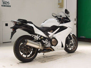 2015 Honda VFR 800, белый, 750000 рублей, вид 3