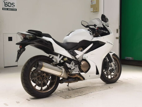 2015 Honda VFR 800, белый, 750000 рублей, вид 3