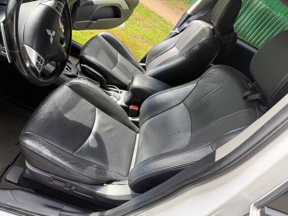 2011 Mitsubishi Outlander II Рестайлинг, белый, 1200000 рублей - вид 11