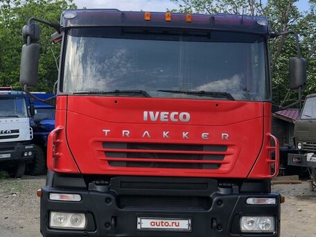 2007 Iveco Trakker, красный, 1700000 рублей, вид 2