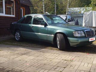 1994 Mercedes-Benz E-Класс 320 I (W124), зелёный, 1450000 рублей, вид 4