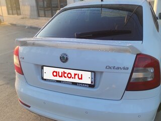 2013 Skoda Octavia II (A5) Рестайлинг, белый, 900000 рублей, вид 2