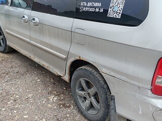 2004 Kia Carnival I Рестайлинг, серебристый, 300000 рублей, вид 3