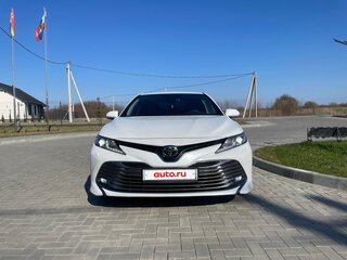 2018 Toyota Camry VIII (XV70), белый, 2760000 рублей, вид 1