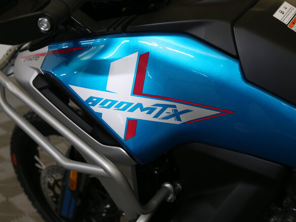 2025 CFMoto 800MT-X, синий - вид 11